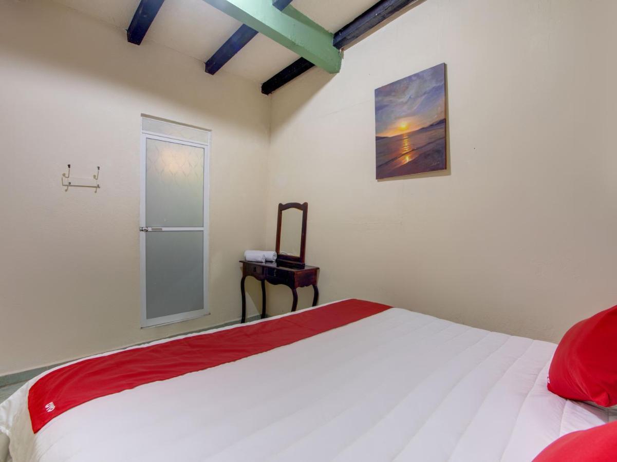 Oyo Hotel Casa Ada Ζιουατανέχο Εξωτερικό φωτογραφία